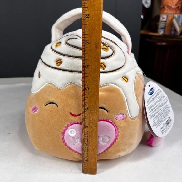 Squishmallows Chanel Cinnamon Roll Valentine Treat Pail Plush XOXO - Picture 7 of 8